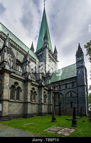 Gräber unter dem Glockenturm von Nidaros Kathedrale (Nidaros Domkirke), Trondheim, Norwegen Stockfoto