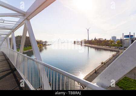 Toronto, Ontario, Kanada - 17. Mai 2019: Toronto WindShare ExPlace Turbine mit Ausstellung Stockfoto