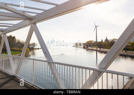 Toronto, Ontario, Kanada - 17. Mai 2019: Toronto WindShare ExPlace Turbine mit Ausstellung Stockfoto