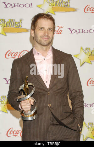 Regisseur Zack Snyder, Empfänger der Direktor des Jahres, kommen an der ShoWest Awards Zeremonie an der Paris Las Vegas während ShoWest, der offiziellen Convention der Nationalen Vereinigung der Theater Eigentümer, 2. April 2009 in Las Vegas Stockfoto