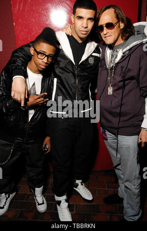 Rapper Lil Twist, Drake und Jeffrey Panzer backstage in der Lil Wayne" Ich bin Musik Tour" am Gibson Amphitheater am 29. März 2009 in Los Angeles. Stockfoto