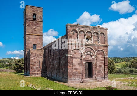 Die exquisite Kirche Nostra Signora di Caorle, Provinz Sassari, Sardinien, Italien. Eines der herausragendsten Beispiele der Romanischen architectu Stockfoto