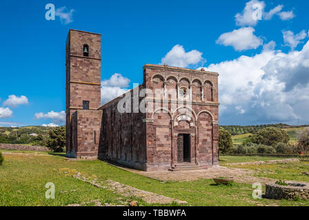 Die exquisite Kirche Nostra Signora di Caorle, Provinz Sassari, Sardinien, Italien. Eines der herausragendsten Beispiele der Romanischen architectu Stockfoto