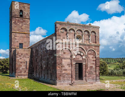 Die exquisite Kirche Nostra Signora di Caorle, Provinz Sassari, Sardinien, Italien. Eines der herausragendsten Beispiele der Romanischen architectu Stockfoto