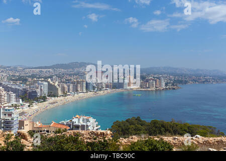 Moraira Spanien Blick von Penon de Ifach, La Fossa Strand und das blaue Mittelmeer Stockfoto