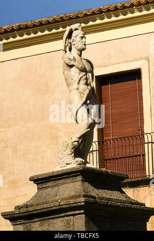 Skulpturen auf den Straßen von Randazzo, Provinz Catania, Italien. Stockfoto