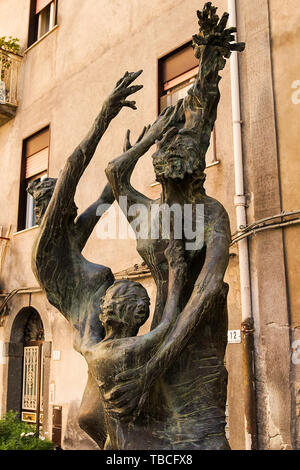 Skulpturen auf den Straßen von Randazzo, Provinz Catania, Italien. Stockfoto