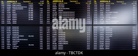 Boarding Time Monitor - Zeitplan Boards. Ankünfte und Abflüge überwacht, um den Status eines Fluges am Flughafen einchecken. Stockfoto