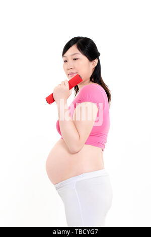 Eine schwangere Frau funktioniert. Stockfoto