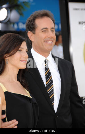 LOS ANGELES, Ca. Oktober 28, 2007: Jerry Seinfeld & Jessica Seinfeld am Los Angeles Premiere seines neuen Films "Bee Movie" an der Mann Dorf Theater, Westwood. © 2007 Paul Smith/Featureflash Stockfoto