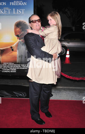 LOS ANGELES, Ca. Dezember 16, 2007: Jack Nicholson & Taylor Ann Thompson auf der Los Angeles Premiere ihres neuen Films "The Bucket List" im Cinerama Dome, Hollywood. © 2007 Paul Smith/Featureflash Stockfoto