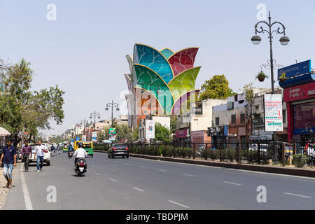 Jaipur, Rajasthan/Indien - 03. 24. 2019, bunte Haus an der Straße. Stockfoto