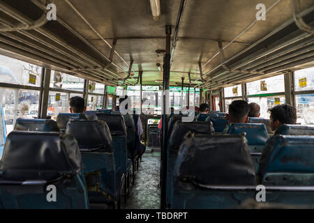 Rishikesh, Uttarakhand/Indien - 03. 12. 2019, Details des Inneren von alten Bus Stockfoto