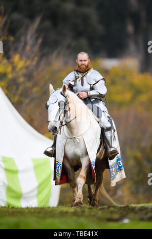 Baw Baw, Victoria, Australien. 01 Juni, 2019. ; Medieval Jousting Weltmeisterschaften; Andrei Kamin von Russland bereitet sich auf die World Jousting Meisterschaft Credit: Aktion Plus Sport Bilder/Alamy leben Nachrichten Stockfoto