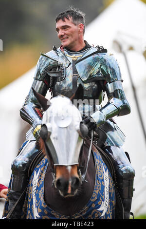 Baw Baw, Victoria, Australien. 01 Juni, 2019. ; Medieval Jousting Weltmeisterschaften; Marc Weiler von Kanada bereitet für die Welt Jousting Meisterschaft Credit: Aktion Plus Sport Bilder/Alamy leben Nachrichten Stockfoto