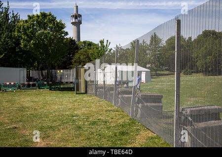 London, Großbritannien. 1. Juni, 2019. Einen großen Zaun um Winfield House, Residenz der US-Botschafter in Großbritannien, ist Teil eines großen Metropolitan Police Security Operation im Vorfeld des Staatsbesuchs von Präsident Trump umgesetzt wird. Credit: Mark Kerrison/Alamy leben Nachrichten Stockfoto