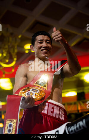 Macao. 1. Juni 2019. Meng Fanlong von China feiert nach dem Sieg über Adam Deines Deutschlands in den IBF-Titel im Halbschwergewicht Eliminator/IBF Intercontinental Light Heavyweight Titel match bei der Verteidigung 2019 IBF-Meisterschaft Super Gala in Macau, China am 1. Juni 2019. Credit: Cheong kam Ka/Xinhua/Alamy leben Nachrichten Stockfoto