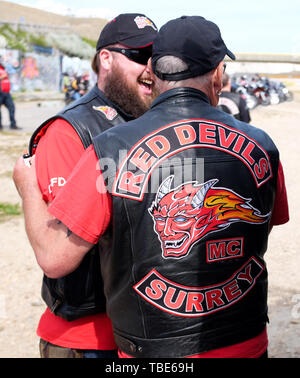 Brighton UK vom 1. Juni 2019 - Hunderte von Hells Angels auf Brighton Seafront sammeln Als Teil der Vereine 50-Jahr-Feier Wochenende. Über 3000 Biker aus der ganzen Welt versammelten sich in Surrey, bevor Sie heute nach Brighton. Foto: Simon Dack/Alamy leben Nachrichten Stockfoto