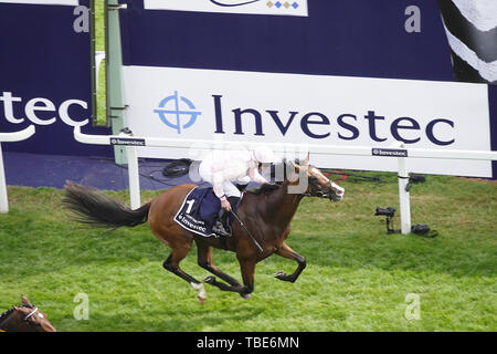 1. Juni 2019. Epsom Downs, Surrey, UK Anthony Van Dyck, gewinnt das Derby 2019 in einer engen Kredit: Motofoto/Alamy leben Nachrichten Stockfoto