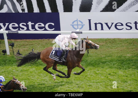 1. Juni 2019. Epsom Downs, Surrey, UK Anthony Van Dyck, gewinnt das Derby 2019 in einer engen Kredit: Motofoto/Alamy leben Nachrichten Stockfoto