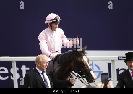 1. Juni 2019. Epsom Downs, Surrey, UK Anthony Van Dyck, gewinnt das Derby 2019 in einer engen Kredit: Motofoto/Alamy leben Nachrichten Stockfoto