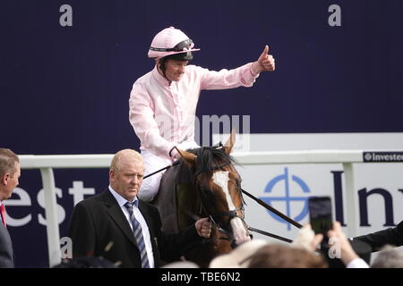 1. Juni 2019. Epsom Downs, Surrey, UK Anthony Van Dyck, gewinnt das Derby 2019 in einer engen Kredit: Motofoto/Alamy leben Nachrichten Stockfoto