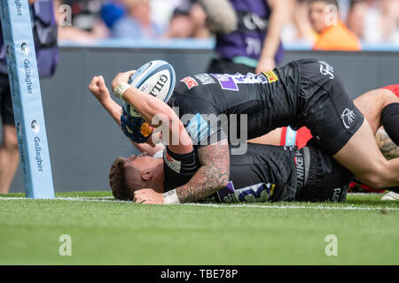 LONDON, GROSSBRITANNIEN. 01th, Juni 2019. Henry Slade Exeter Chiefs Kerben versuchen während Gallagher Premiership Rugby Finale zwischen Sarazenen und Exeter Chiefs bei Twickenham Stadion am Samstag, den 01. Juni 2019. LONDON England. (Nur redaktionelle Nutzung, eine Lizenz für die gewerbliche Nutzung erforderlich. Keine Verwendung in Wetten, Spiele oder einer einzelnen Verein/Liga/player Publikationen.) Credit: Taka G Wu/Alamy leben Nachrichten Stockfoto