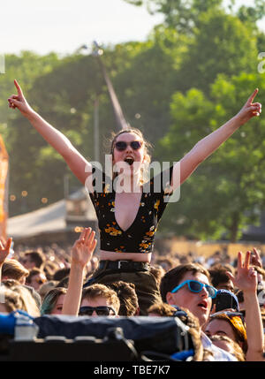 London, Großbritannien. Samstag, 1 Juni, 2019. Musik Fans im Jahr 2019 alle Punkte im Osten Festival, Foto: Roger Garfield/Alamy leben Nachrichten
