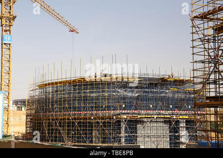 Kairo, Ägypten. 1. Juni 2019. (190601) - Kairo, 1. Juni 2019 (Xinhua) - Foto am 1. Juni 2019 zeigt die Baustelle von China State Construction Engineering Corporation (CSCEC) Central Business District (CBD) Projekt in Ägypten Neue administrative Hauptstadt, etwa 50 Kilometer östlich von Kairo. Mehr als 3.000 ägyptischen und chinesischen Mitarbeitern in China State Construction Engineering Corporation (CSCEC) die Arbeit in den vier Jahre CBD-Projekt, das im Mai 2018 gestartet. Das Projekt ist ein Meilenstein für die China - vorgeschlagen, Riemen und Straße Initiative (BRI), die versucht, win-win-Entwicklung Zusammenarbeit zwisch Stockfoto