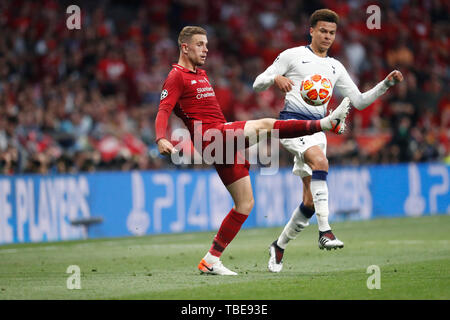 Madrid, Spanien. 01 Juni, 2019. MADRID, 01-06-2019, Wanda Metropolitano Stadion, Saison 2018/2019, Finale der UEFA Champions League. FC Liverpool Spieler Jordan Henderson und Tottenham Hotspur player Dele Alli während des Spiels Tottenham Hotspur - Liverpool Credit: Pro Schüsse/Alamy leben Nachrichten Stockfoto