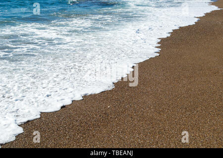 Weiche Wellen brechen am Strand von Antofagasta, Chile. Stockfoto