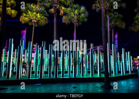 Licht Kunst Installation während der Lebendige, Sydney's beliebte Licht Festival während der Anfang des Winters statt. Stockfoto