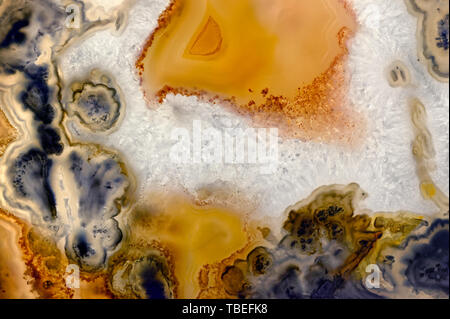 Hintergründe und Texturen: Oberfläche der Achat oder Chalcedon, schöne dekorative Stein, abstrakte Muster der Risse, Flecken und Verfärbungen, natürlichen Hintergrund Stockfoto