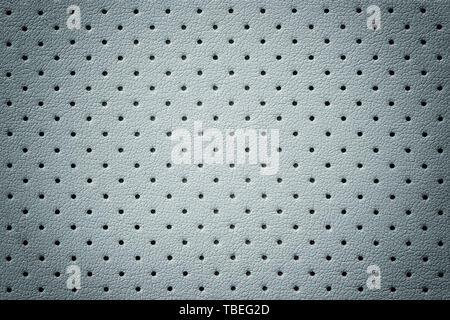 Perforierte Hellblau Leder Textur Hintergrund mit Farbverlauf, Nahaufnahme. Denim Kulisse von Falten Haut, grau Struktur der Textil mit vignet Stockfoto