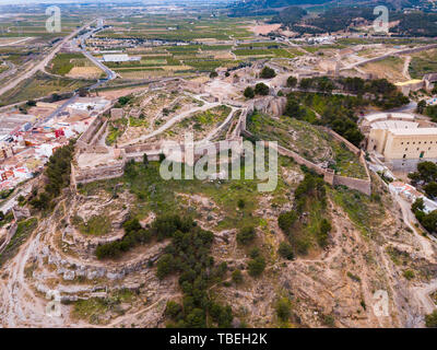 Panoramablick vom Dröhnen der Burg Sagunto im Sommer. Valencia, Spanien Stockfoto