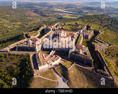 Malerische Luftaufnahme von Star fort von La Lippe (Nossa Senhora da graca Fort) oben auf dem Monte da Graca in der Nähe von Elvas, Portugal Stockfoto