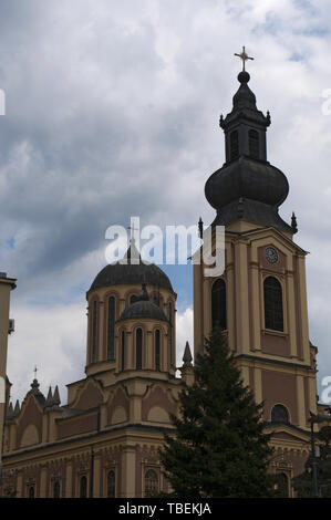 Bosnien: Blick auf die Kathedrale von der Geburt der Gottesgebärerin in Trg Oslobodenja (Liberation Square), der größten Serbischen Orthodoxen Kirche in Sarajevo. Stockfoto