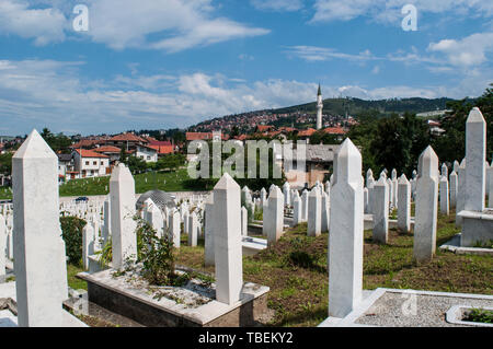 Sarajevo, Bosnien: Die kovaci Friedhof, wo die Soldaten der Armee von Bosnien und Herzegowina, die während des bosnischen Krieges umgekommen (1992-1995), begraben sind Stockfoto