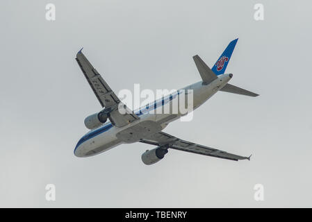 Saigon, Vietnam - Feb 25, 2019. B -6703 China Southern Airlines Airbus A320 nehmen - weg vom Flughafen Tan Son Nhat (SGN). Stockfoto