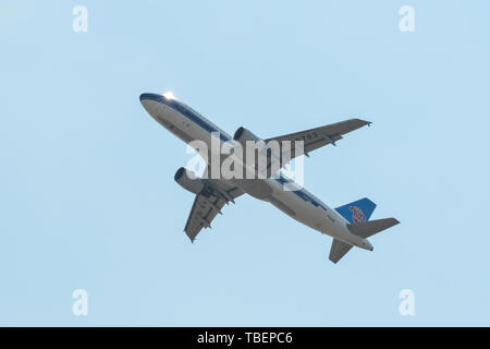 Saigon, Vietnam - Feb 25, 2019. B -6703 China Southern Airlines Airbus A320 nehmen - weg vom Flughafen Tan Son Nhat (SGN). Stockfoto