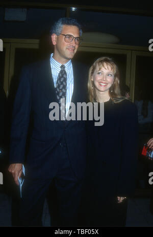 Westwood, Kalifornien, USA, 12. Mai 1994 Bruce Tyson und Schauspielerin Shelley Long nehmen an der Warner Bros. Bilder Premiere von "Maverick" am 12. Mai 1994 bei Mann Nationaltheater in Westwood, Kalifornien, USA. Foto von Barry King/Alamy Stock Foto Stockfoto