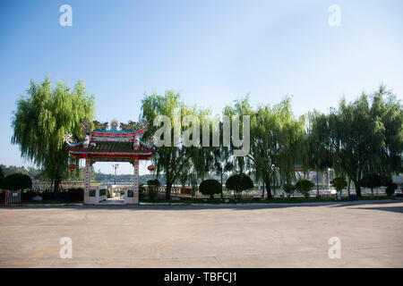 San Chao Pu-Ya chinesischer Tempel oder großen Großvater und Großmutter vorfahren Schrein für Menschen besuchen und Respekt beten am 19. Dezember 2017 in Udon Als Stockfoto