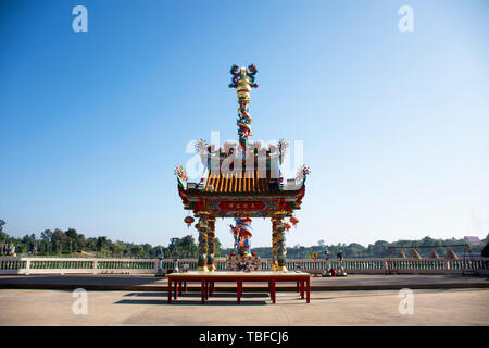 San Chao Pu-Ya chinesischer Tempel oder großen Großvater und Großmutter vorfahren Schrein für Menschen besuchen und Respekt beten am 19. Dezember 2017 in Udon Als Stockfoto