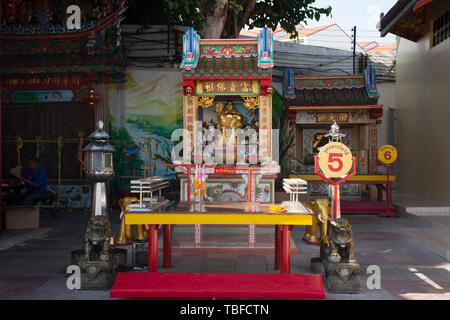 San Chao Pu-Ya chinesischer Tempel oder großen Großvater und Großmutter vorfahren Schrein für Menschen besuchen und Respekt beten am 19. Dezember 2017 in Udon Als Stockfoto