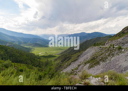 Altai Berg Tal. Mountain Car Pass Stockfoto