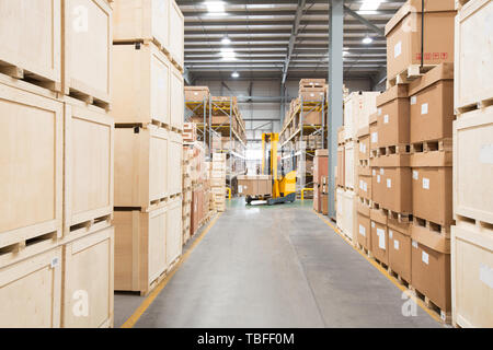 Logistik Personal Laden und Entladen von Fracht im Lager Stockfoto