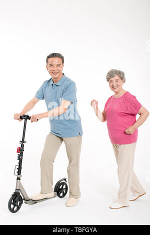 Die älteren Menschen verstärken sich. Stockfoto