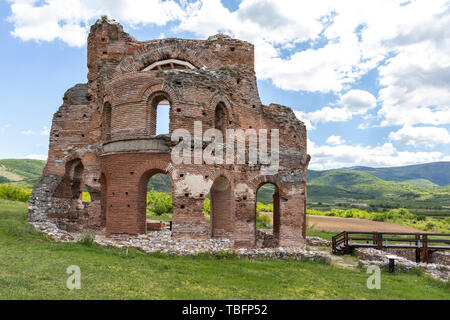 Die Rote Kirche - Ruinen der frühen byzantinischen Basilika in der Nähe der Stadt Perushtitsa, Region Plovdiv, Bulgarien Stockfoto