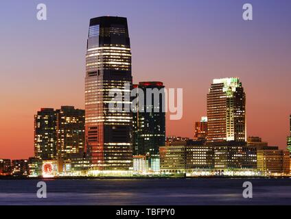 JERSEY CITY - Aug 8: Goldman Sachs Turm mit 42 Etagen und 781 Fuß hoch, ist das höchste Gebäude in New Jersey. August 8, 2010 in Jersey City, New Jersey.
 Stockfoto