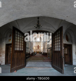 Vilnius, Litauen. Mai 2019. Die entrange Tor in Vilnius die Heilige Kirche der Himmelfahrt der Jungfrau Maria Stockfoto